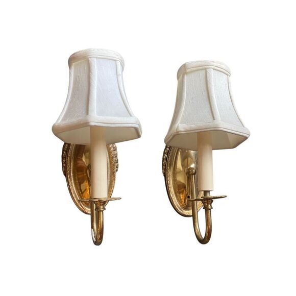 A Pair of Vintage Light Sconces Solid Brass with Shades Victorian Style - Picture 1 of 7